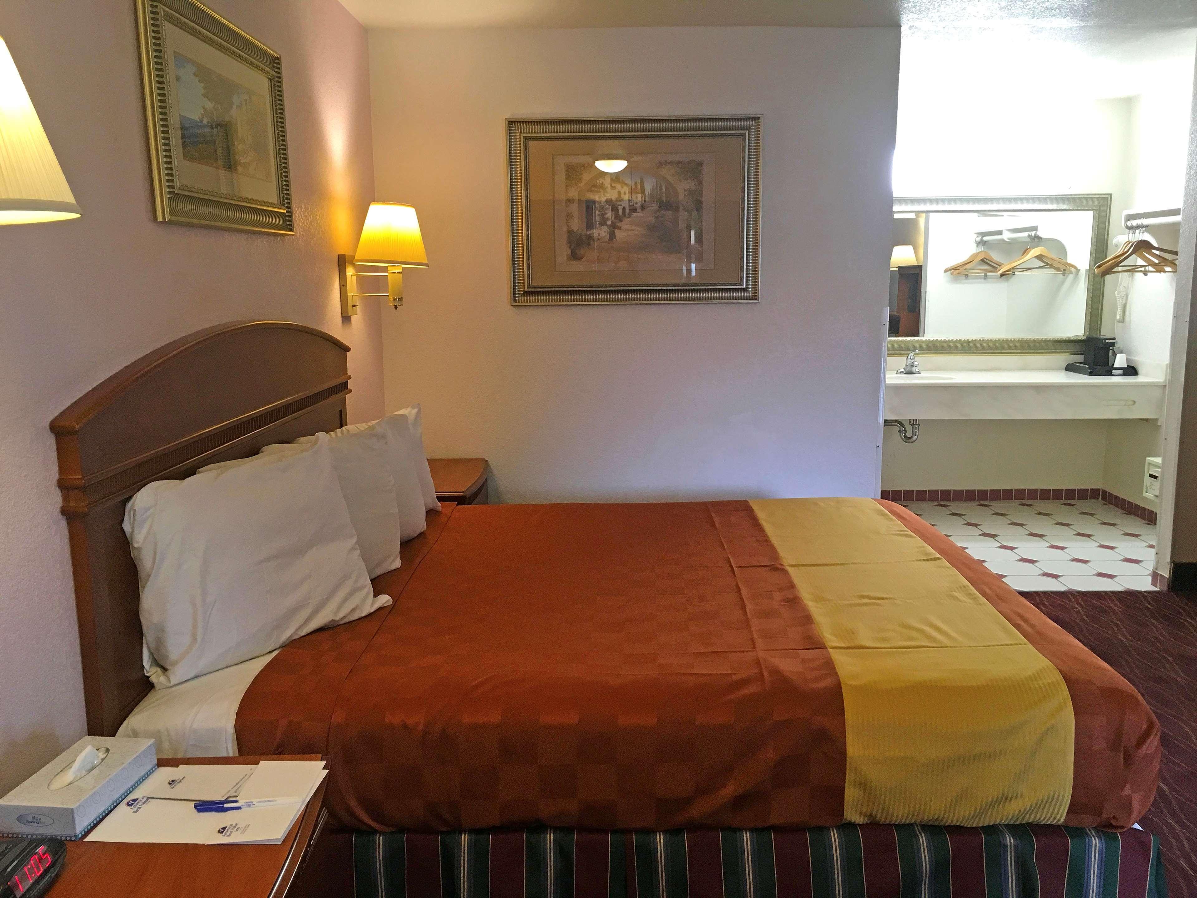 Ibis Styles Lisieux Normandie Zewnętrze zdjęcie